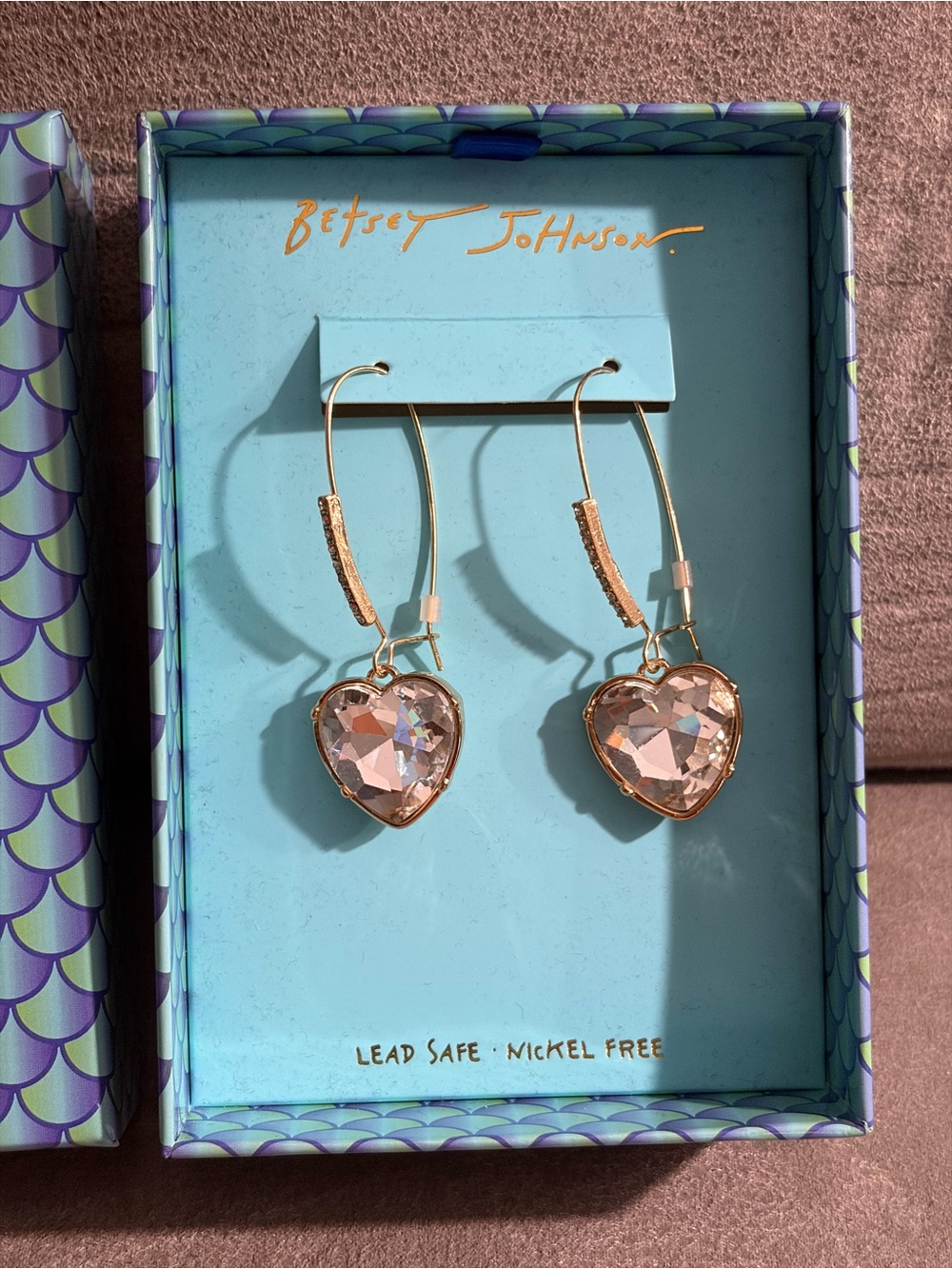 Betsey Johnson gold-Tone Faceted Heart Drop Earrings - Picture 2 of 13